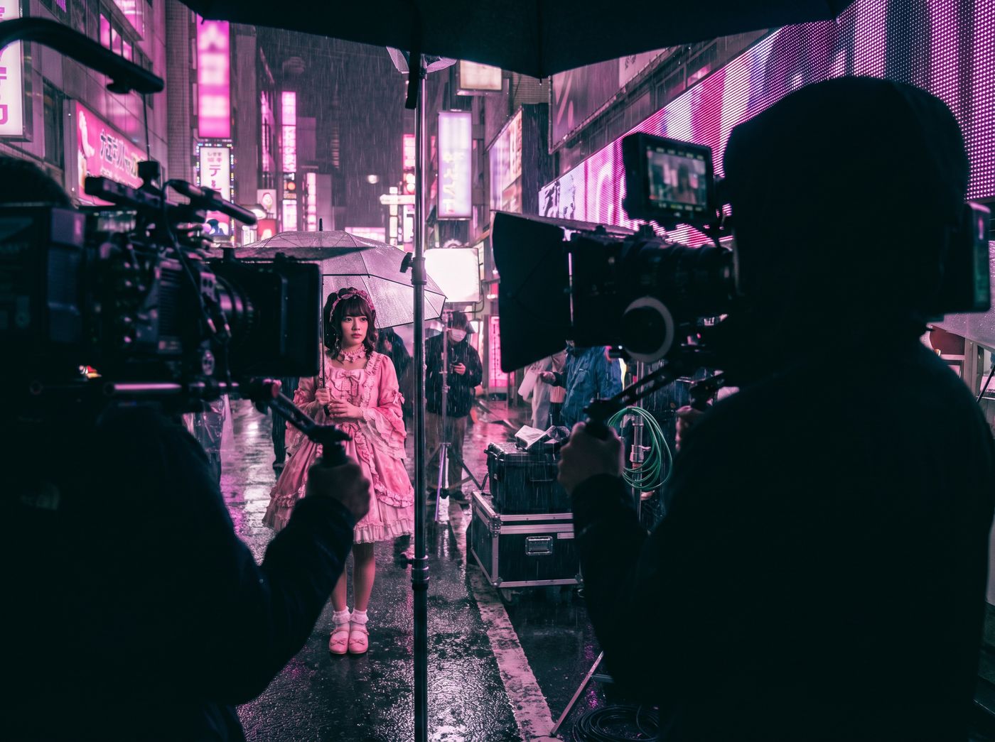 麻豆 美少女写真视频《霓虹雨夜》4K封面